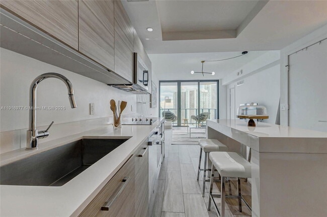 Building Photo - 121 NE 34th St