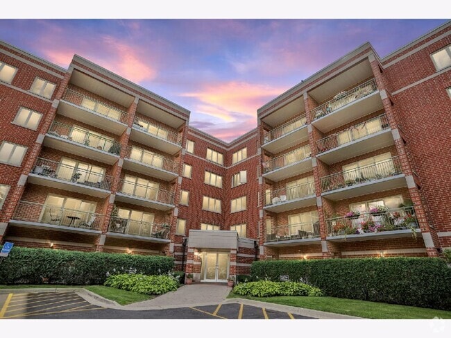 Building Photo - 6430 W Berteau Ave Rental