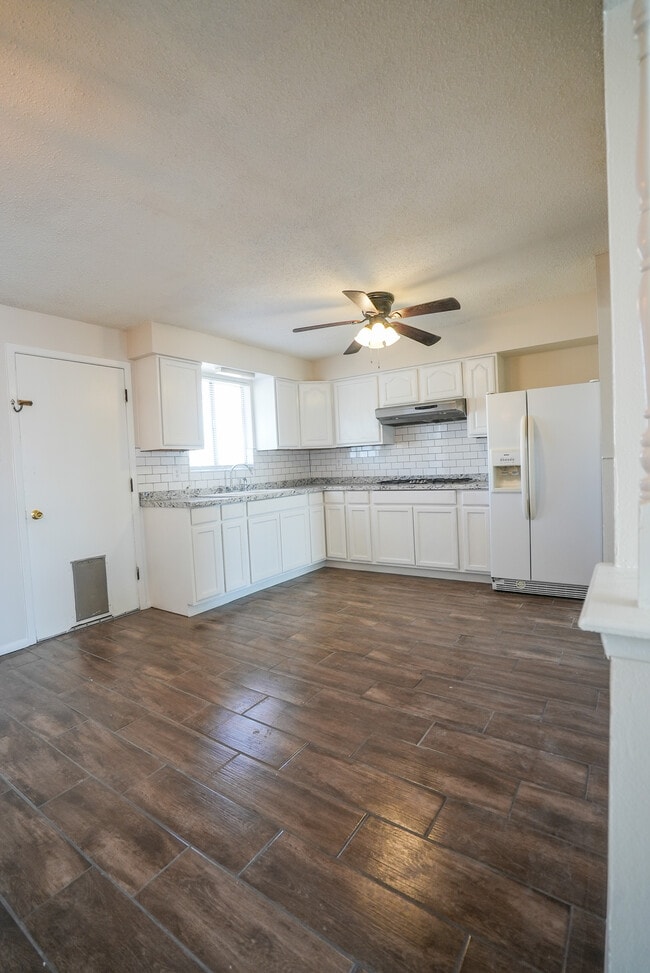 Photo - 10525 Champlain St