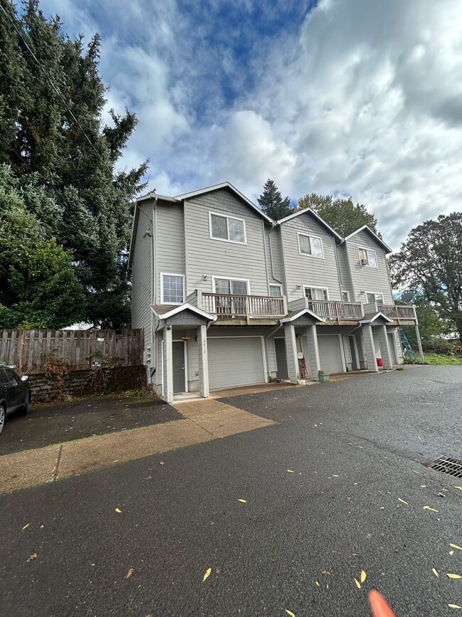 Photo - Fabulous 2 bed, 2 bath townhome with garage available for lease!