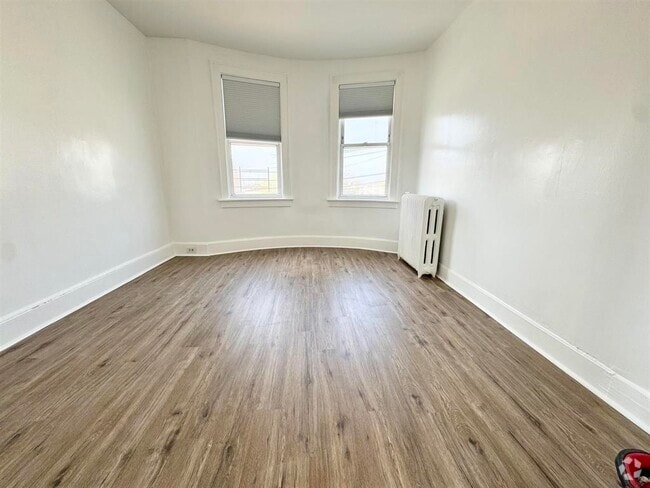 Building Photo - 1517 Union Turnpike Unit 1 Rental