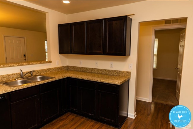 Photo - 917 Skinner Dr