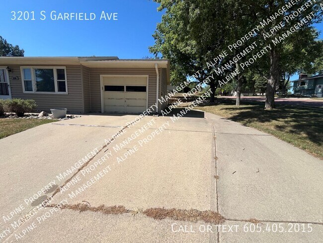 Photo - 3201 S Garfield Ave