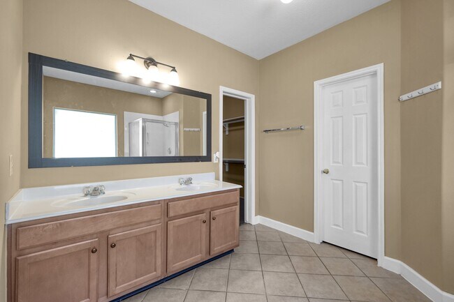 Photo - 952 Crannog Way