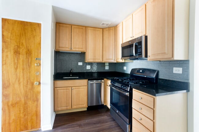 8548.Skokie.H2-1 - Garden House Apts.