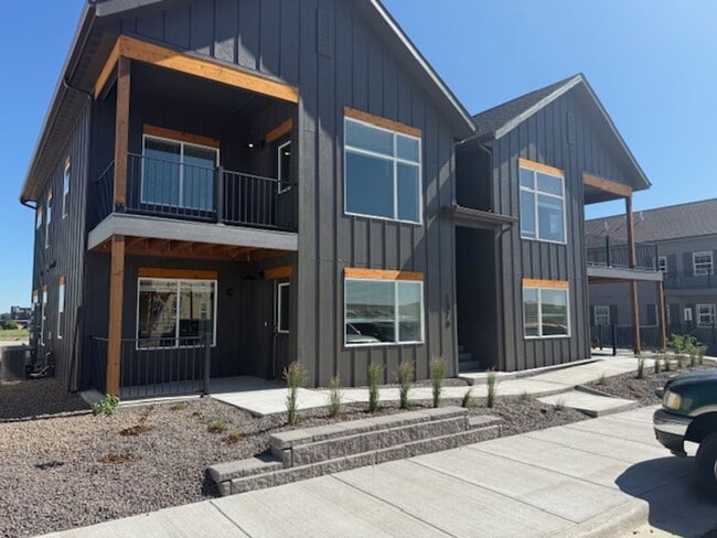 Building Photo - 1370 Howling Moon Wy Unit Apt B