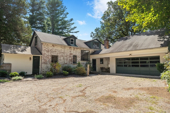 Building Photo - 65 S Rd Rental