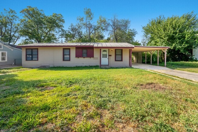 Photo - Highland Park Gem- 3/1 with Large Yard