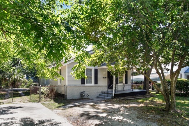 Photo - Large 4BR/2BA Home Walking Distance to Daffin Park