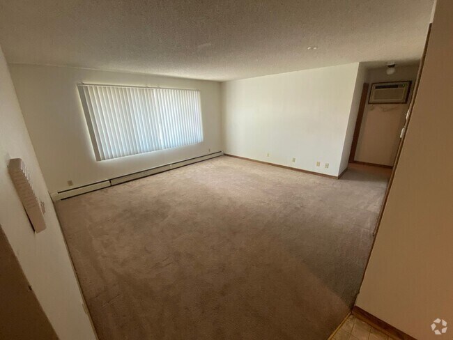Building Photo - 1136 G St Unit #12 Rental