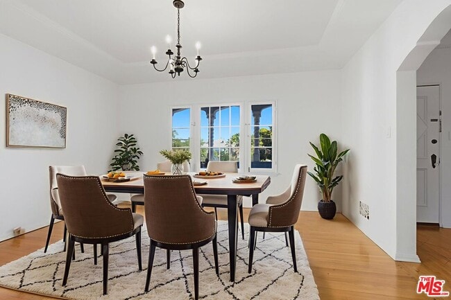 Photo - 307 S Doheny Dr