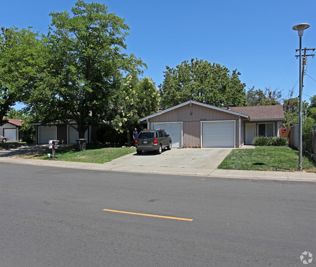 Photo - 3433-3439 Viking Dr