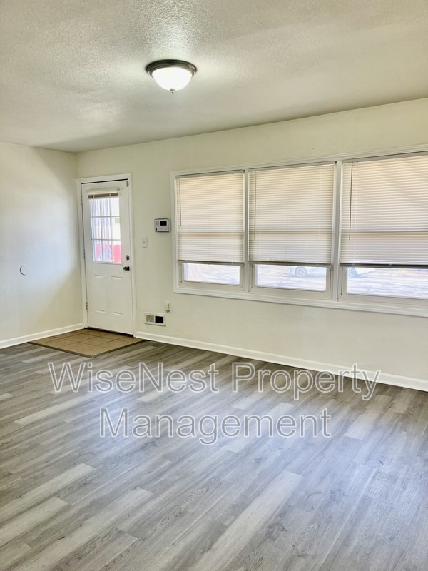 10804 Newton Ave
