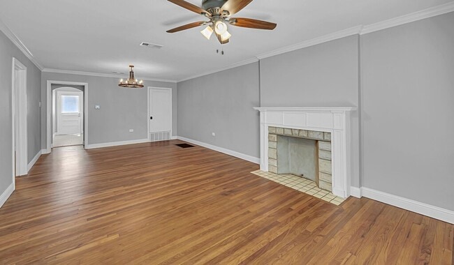 Photo - Newly Updated 2BD 1BA Duplex Home - Available Now! Unidad 2825 Columbus Ave