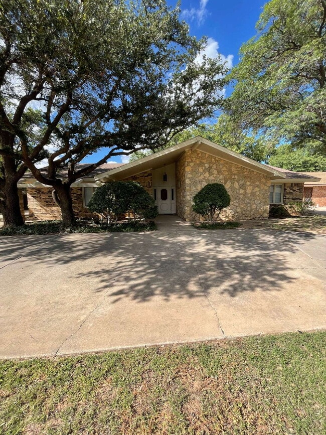 Beautiful Large Home with Basement - Beautiful Large Home with Basement