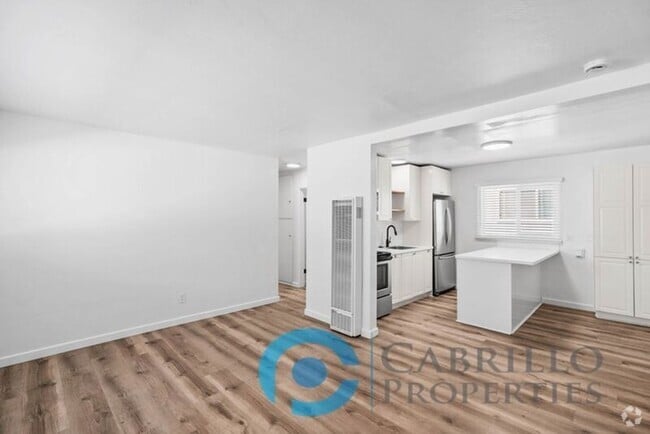 Building Photo - 4119 1/2 Kansas Street Rental