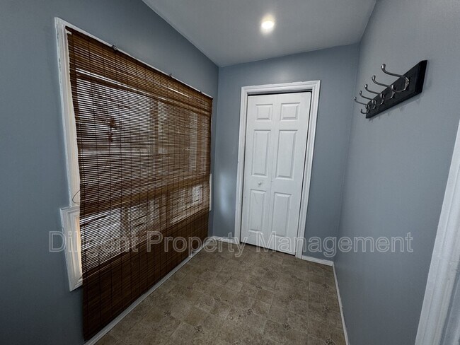 Photo - 492 King George St