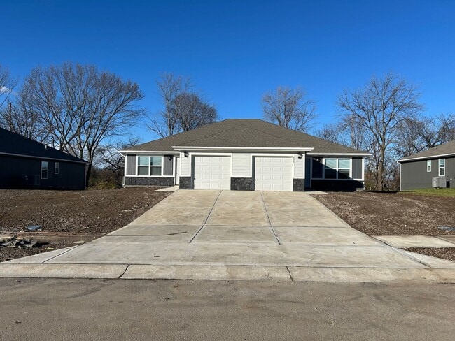 Building Photo - 630-632 Fall Meadow Unit 630 Fall Meadow