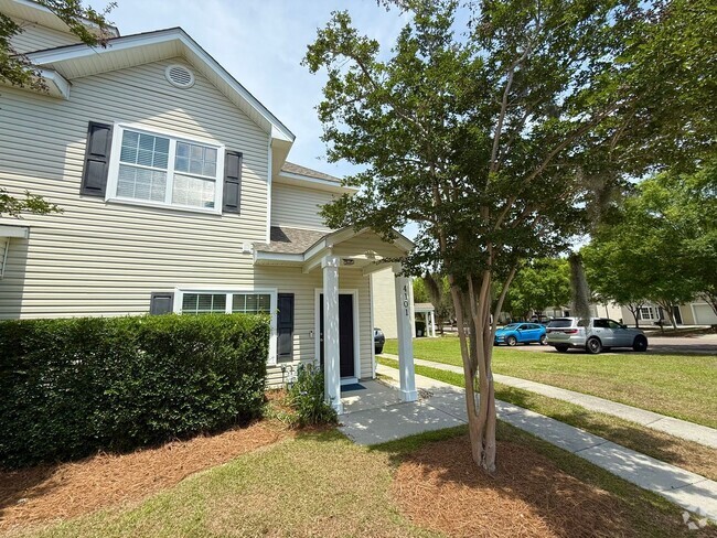 Building Photo - Move in Ready Three Bedroom Townhome in We...
