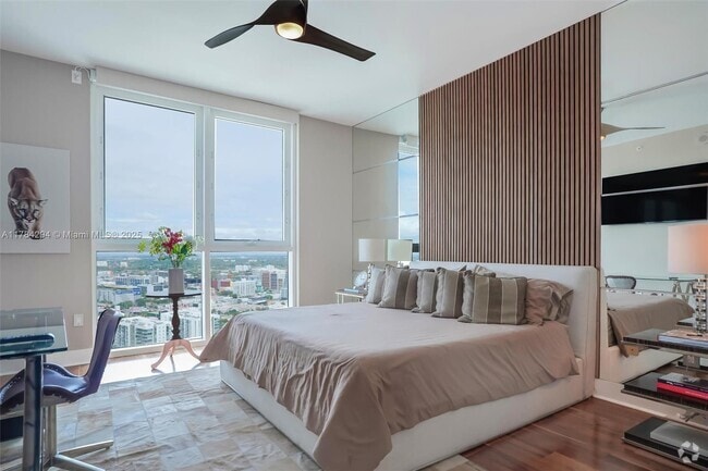 Building Photo - 2020 N Bayshore Dr Unit 3607 Rental