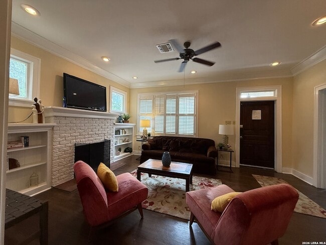 Photo - 402 W Elsmere Pl