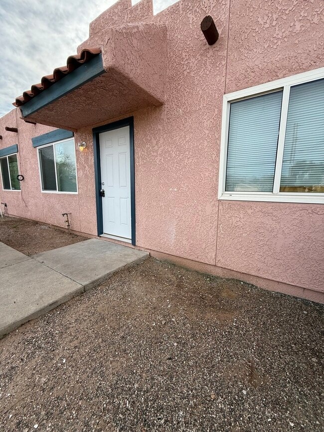 Building Photo - Townhome For Rent