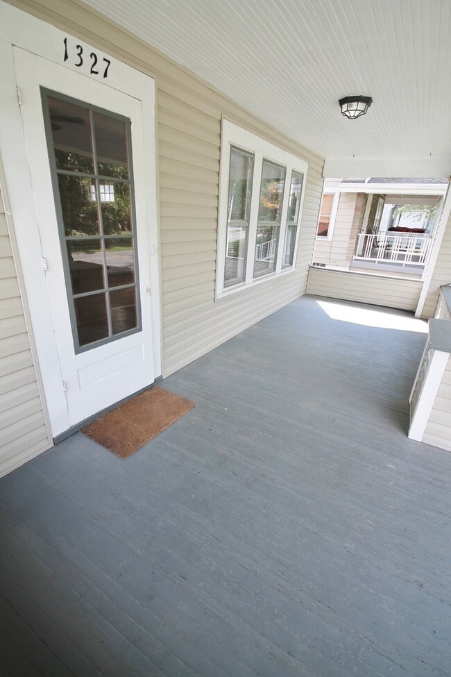 Photo - 3 Bedroom House - Grandview Area