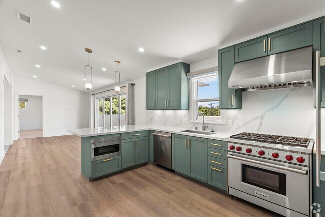 401 Kitchen - 825 De la Vina St Rental
