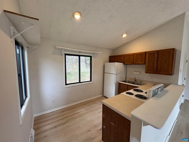 Photo - 120 Riverfield Farm Ln