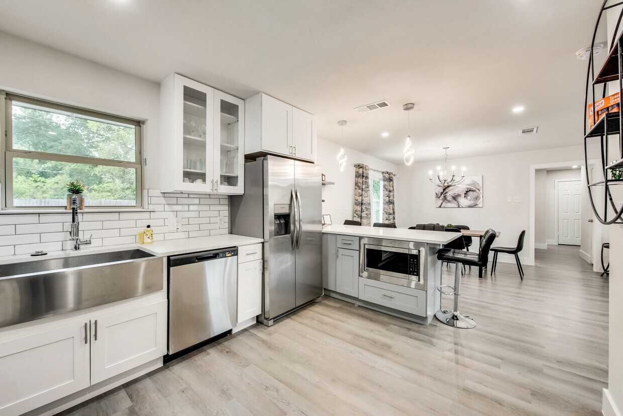 Photo - 11385 Earlywood Dr (Dallas, TX)