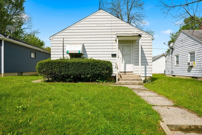 Building Photo - New 3 bedroom listing!