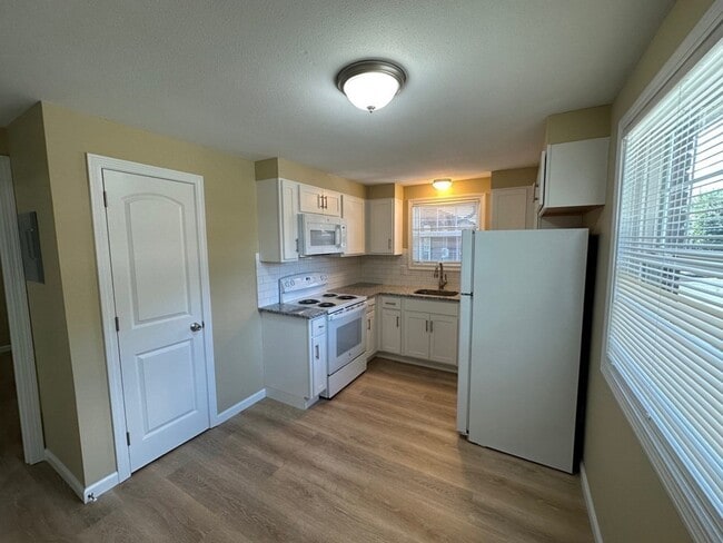 Photo - 27 Collins St Apartment Unit D-5