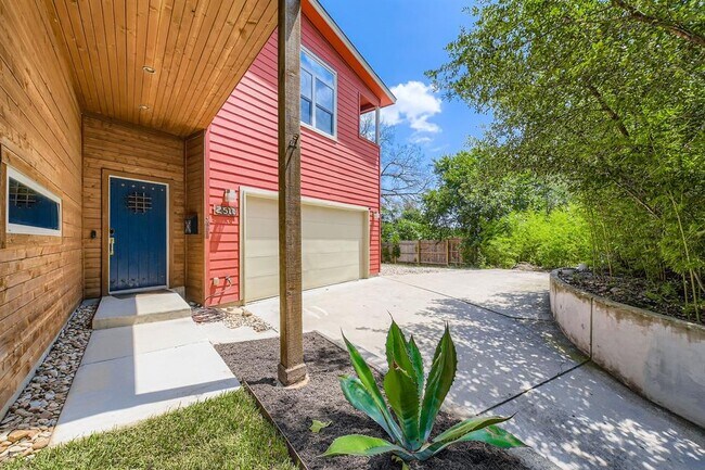 Photo - 2510 Rosewood Ave