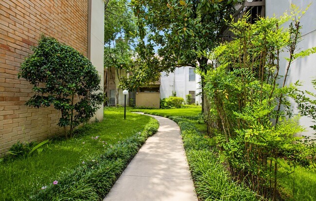 Photo - 10047 Westpark Dr Unidad 77