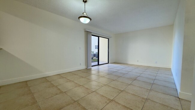 Photo - Lakefront one bedroom condo in Palm Beach Grande
