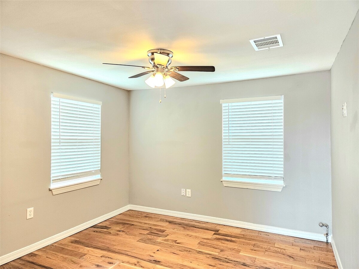 Photo - 4606 Warren Way