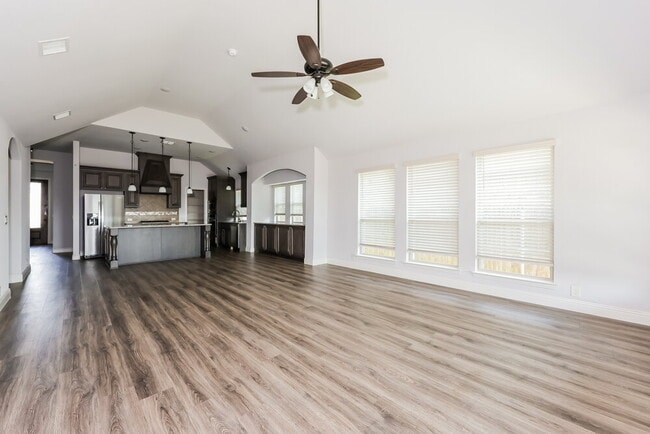 Photo - 1024 English Oak Dr
