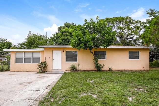 Building Photo - 1709 NW 16th Ct Rental