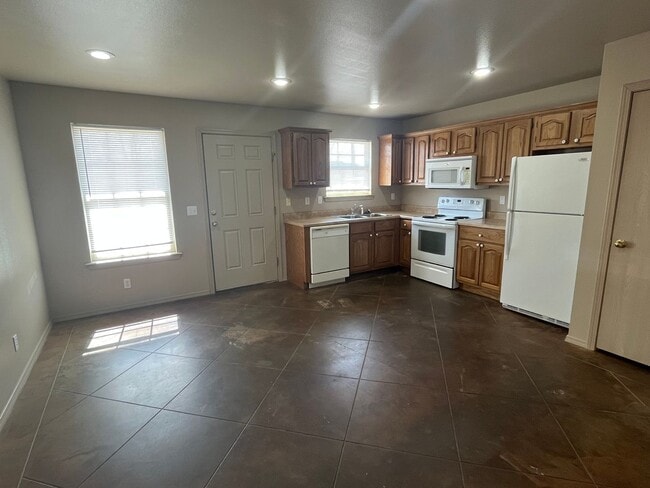 Photo - 1123 E 13th St Unit B