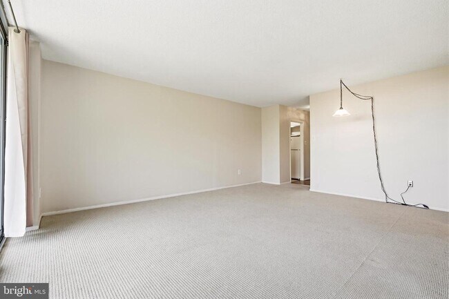 Photo - 2059 Huntington Ave Unidad 908