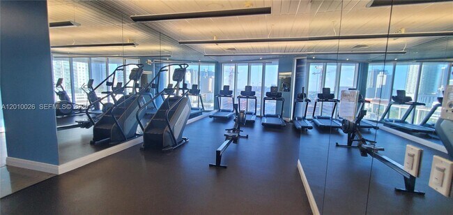 Photo - 185 SW 7th St Unidad 33
