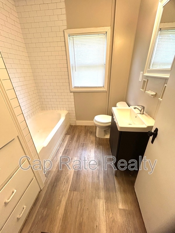 Photo - 1366 Duxberry Ave