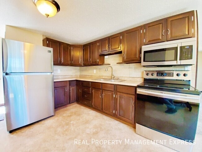 Photo - 4 Bed 2 Bath Home with Fenced Yard