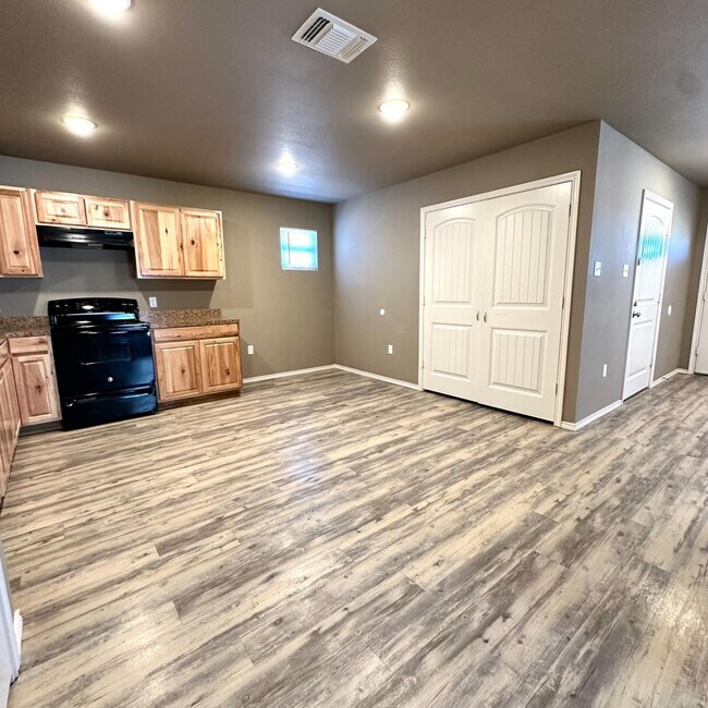 Photo - 1304 E 15th St