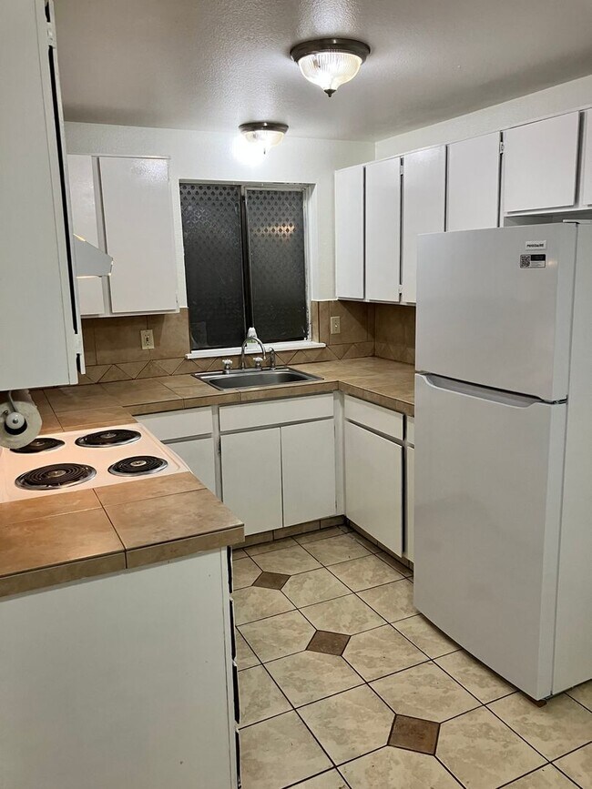 Photo - 2429 NE Saratoga St