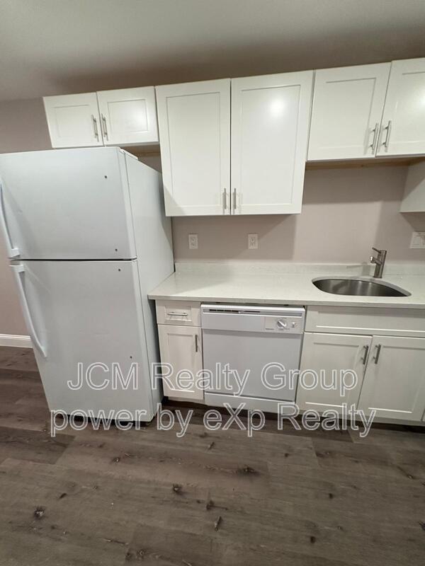 Photo - 32 Hartwell St Unit B / Left