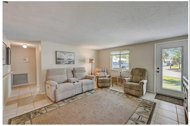 Photo - 646 Circlewood Dr