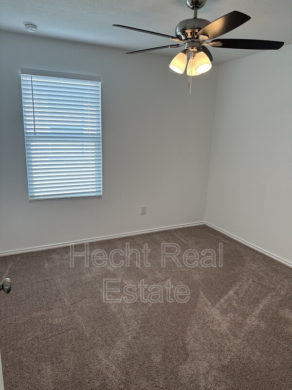 Photo - 240 Ottowa Way