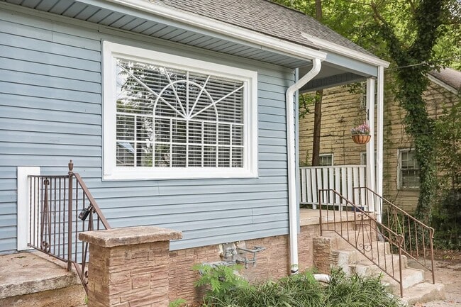 Photo - 1268 Eastland Rd SE