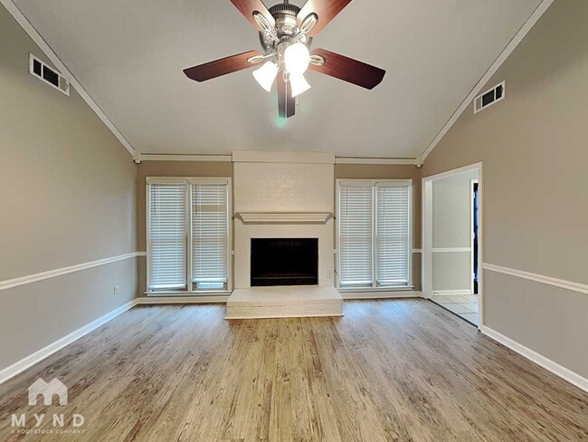 Photo - 4569 Falkland Dr